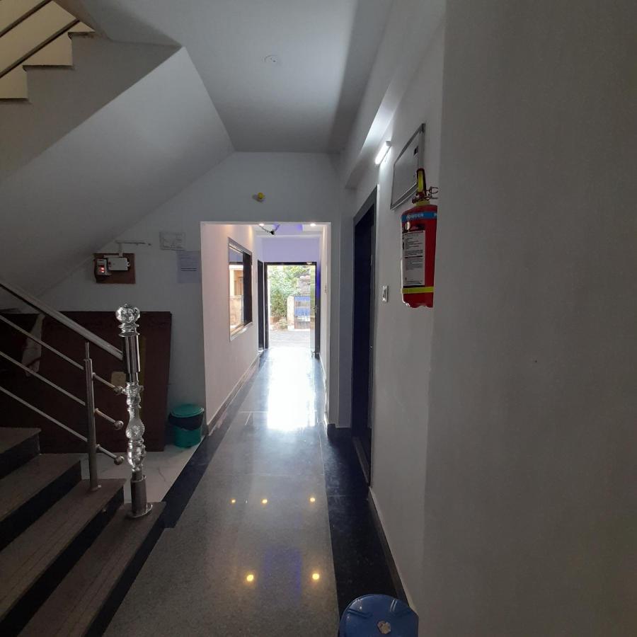 Garden Guest House Near Rene Tower Ruby General Hospital Kolkata Bagian luar foto