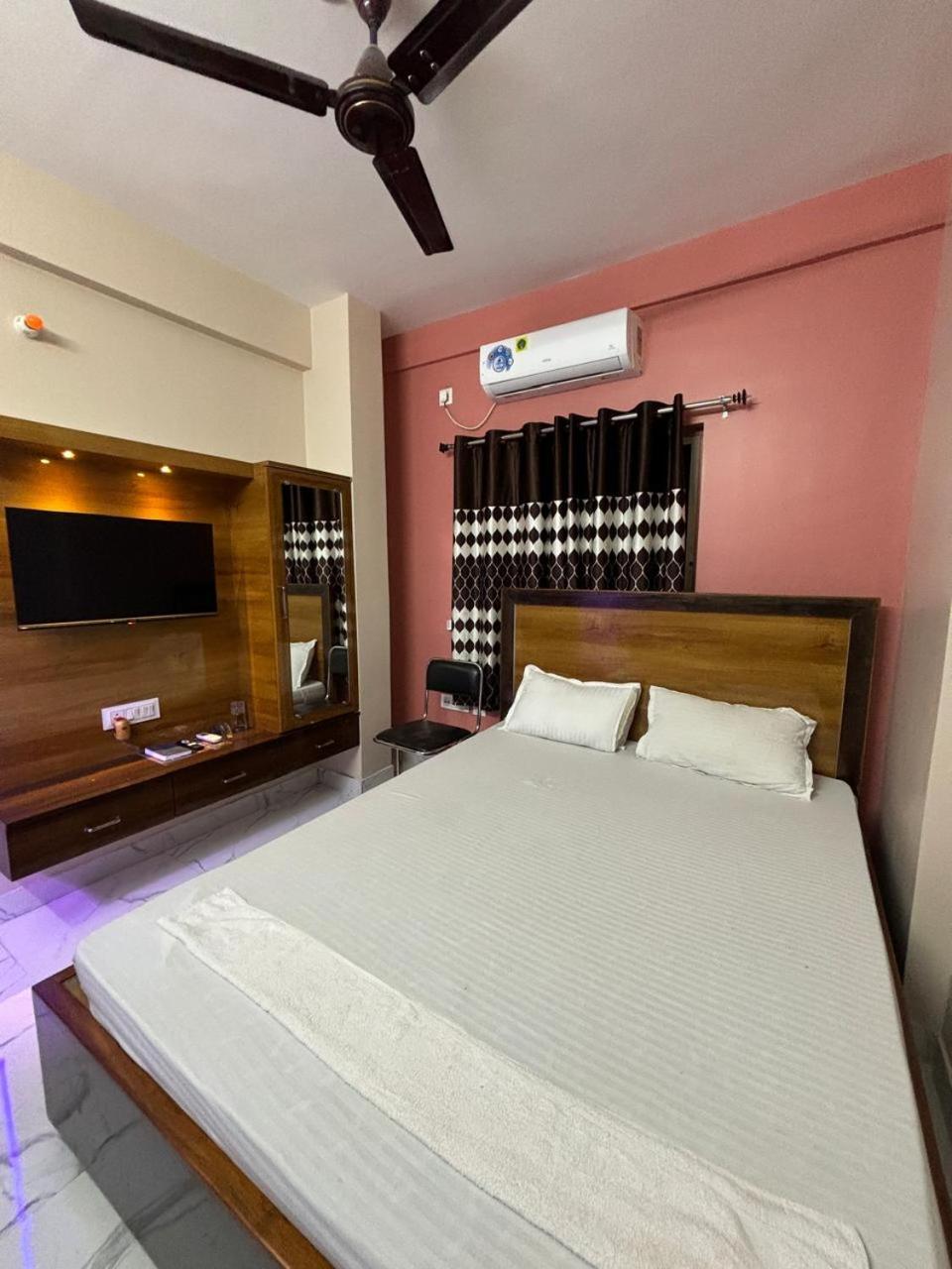 Garden Guest House Near Rene Tower Ruby General Hospital Kolkata Bagian luar foto