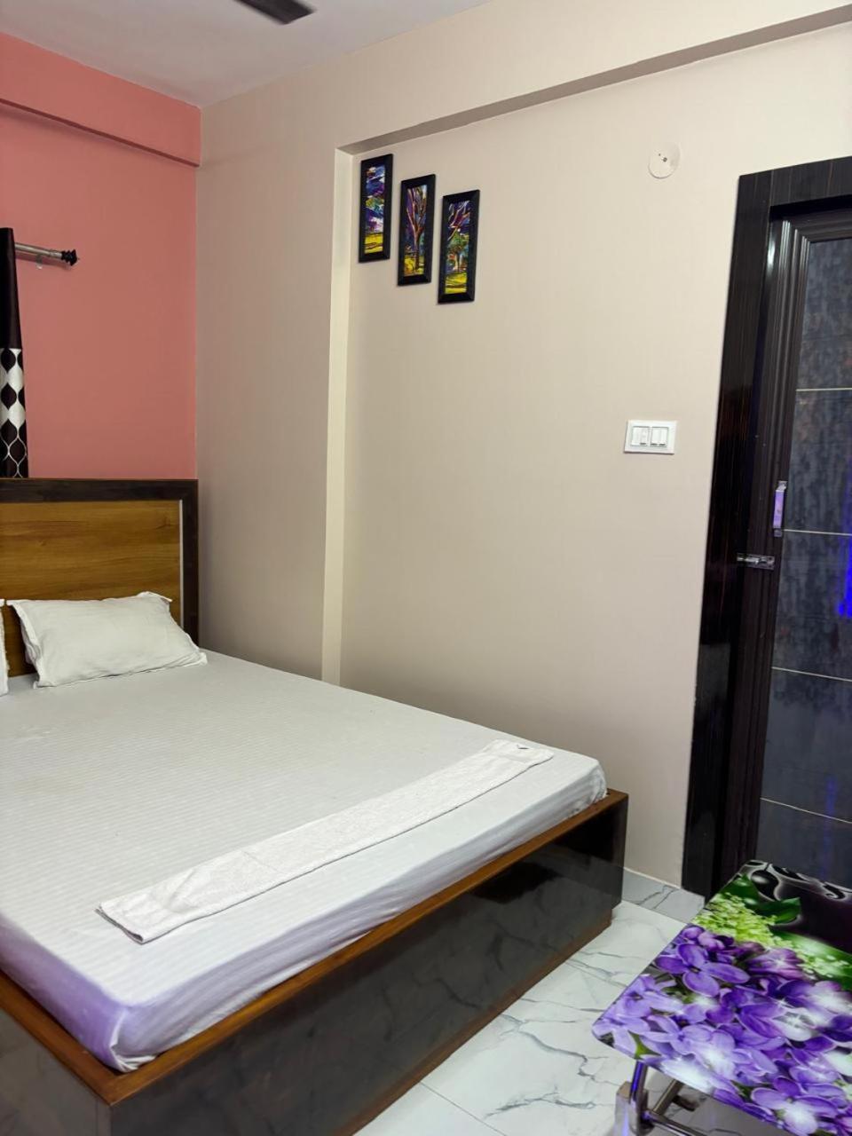 Garden Guest House Near Rene Tower Ruby General Hospital Kolkata Bagian luar foto