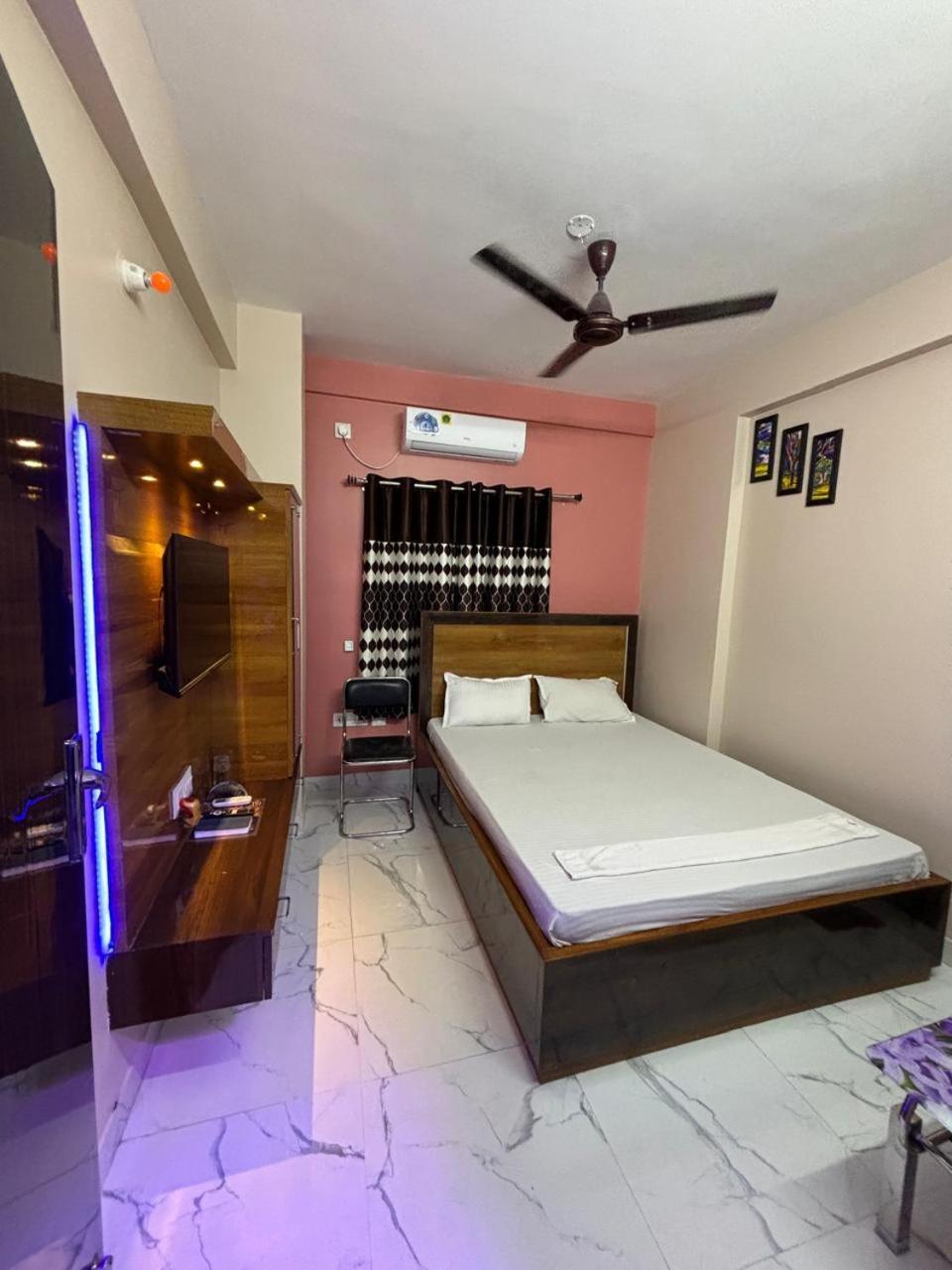 Garden Guest House Near Rene Tower Ruby General Hospital Kolkata Bagian luar foto