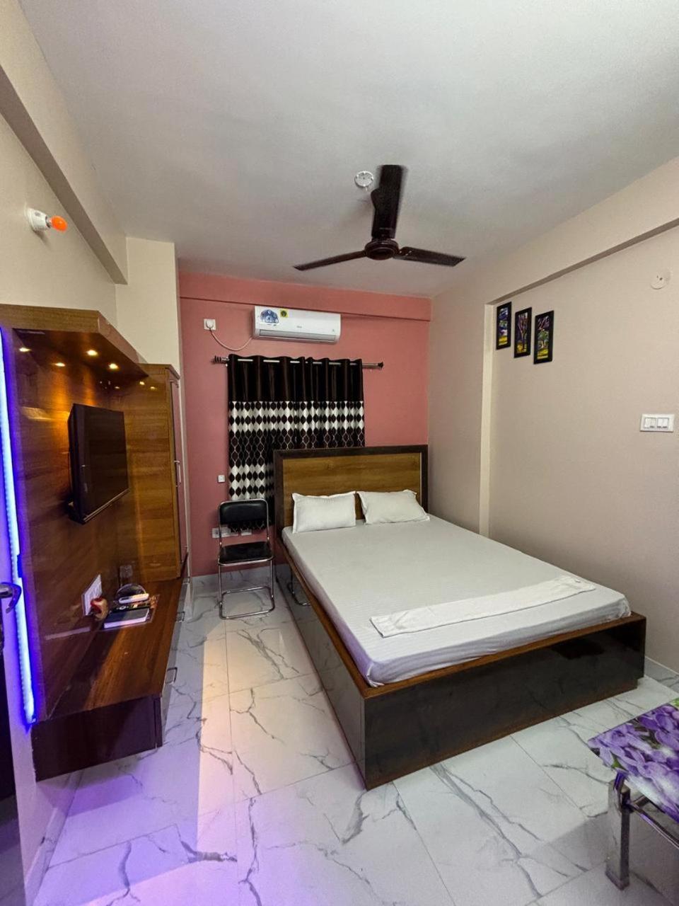 Garden Guest House Near Rene Tower Ruby General Hospital Kolkata Bagian luar foto